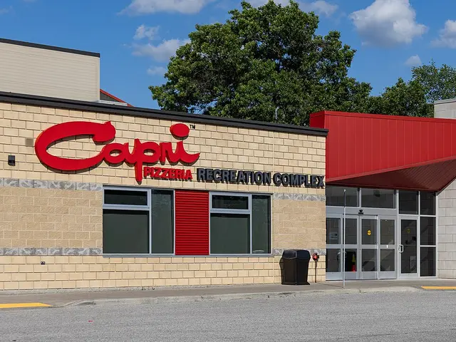 The exterior of a pizzeria in Windsor, Ontario.