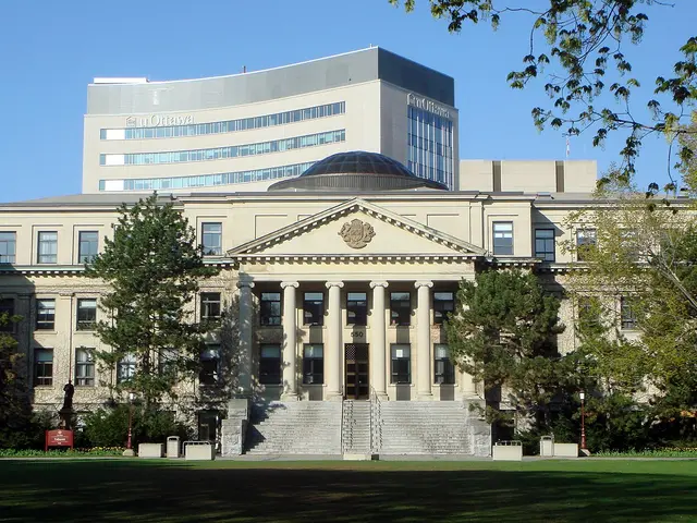 Pavillon Tabaret sur le campus de l'Université d'Ottawa.
