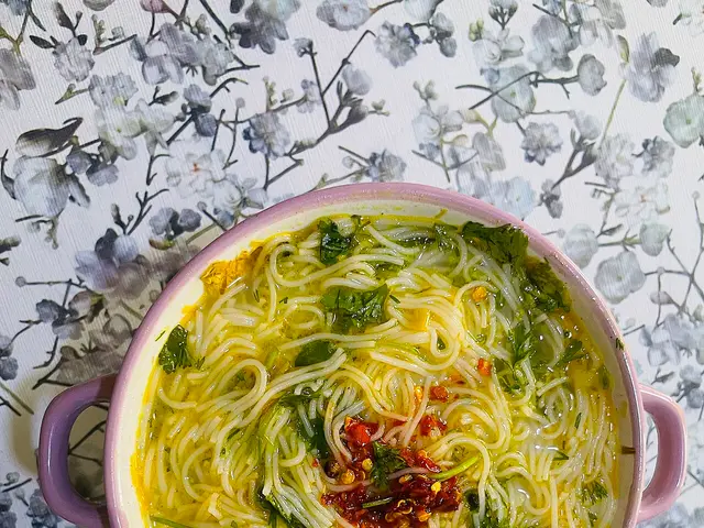 A bowl of mohinga, a traditional Burmese rice noodle soup in fish broth.