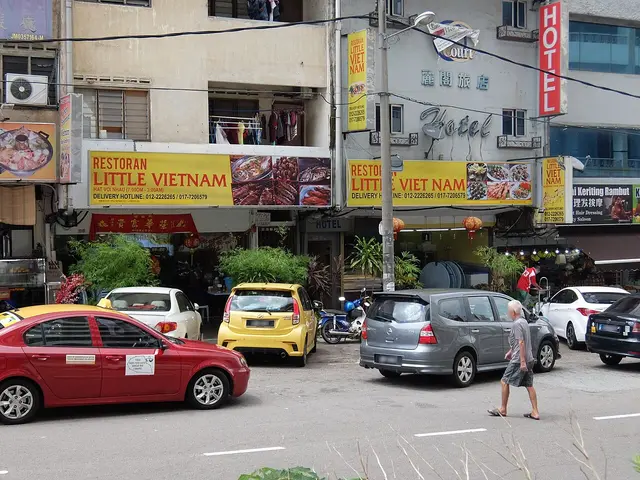 Exterior of a Vietnamese restaurant storefront.
