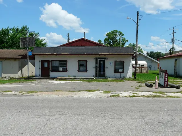 Exterior of Charlie's Kitchen restaurant on Broad Avenue in Greenville, Florida.