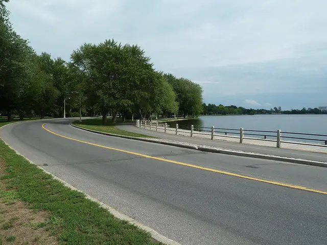 Queen Elizabeth Driveway pathway, Ottawa