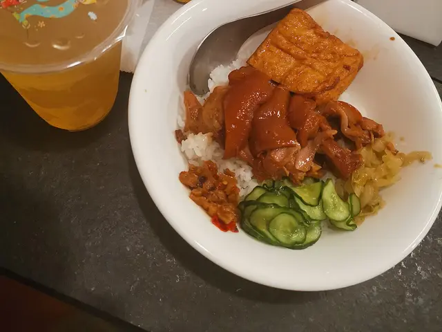 A Taiwanese food set with lo bah png, egg mooncake and konjac lemon juice.