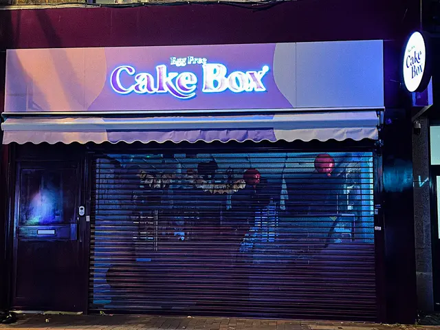 The storefront of a cake bakery shop.
