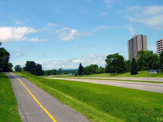 Sir John A. Macdonald Parkway pathway along the Ottawa River